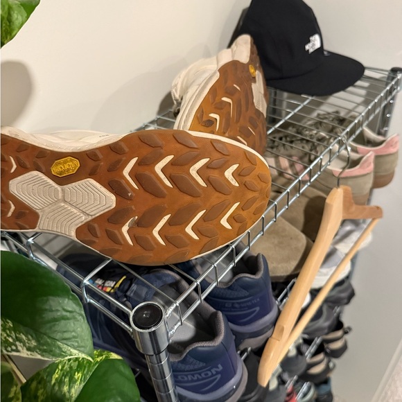 Hoka Transports - Picture 5 of 5